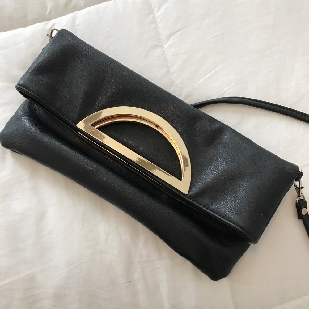 Black Aldo magnetic clutch